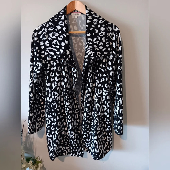 ANDREE BY UNIT JACKET - Picture 1 of 5